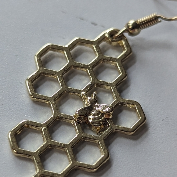 Bee and Honey Comb necklace and earring set - Picture 8 of 12